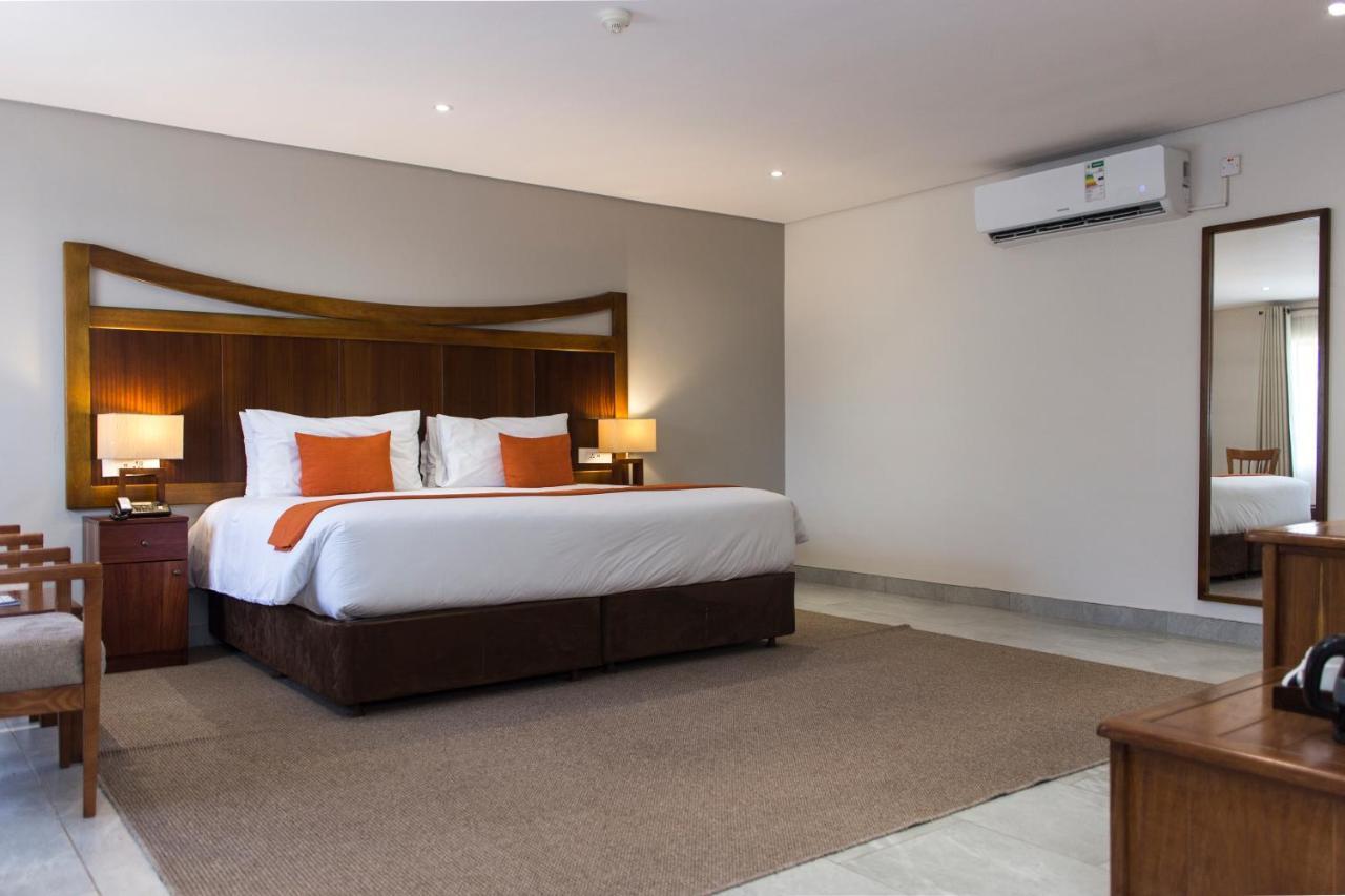 Hotel Cresta Jwaneng Esterno foto