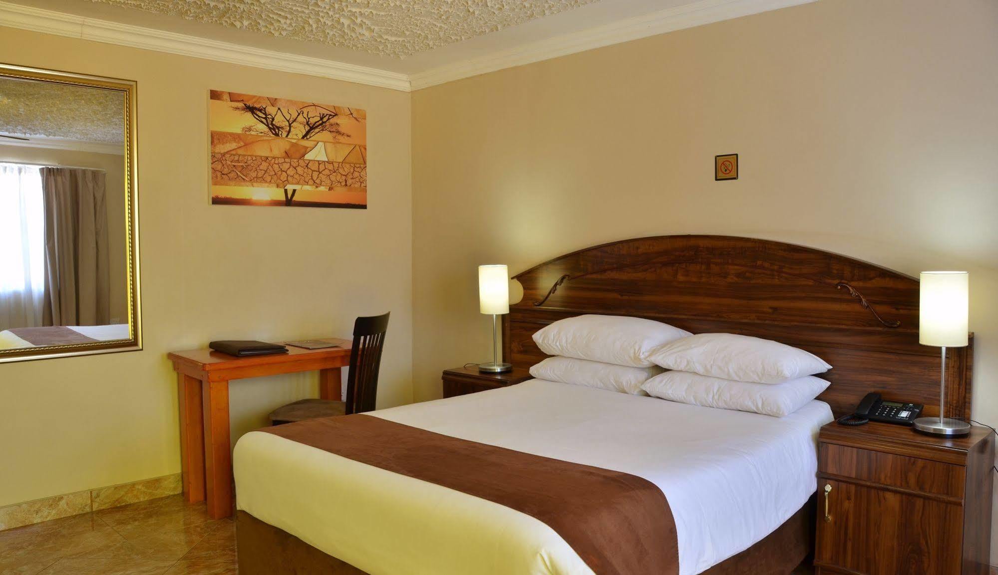Hotel Cresta Jwaneng Esterno foto