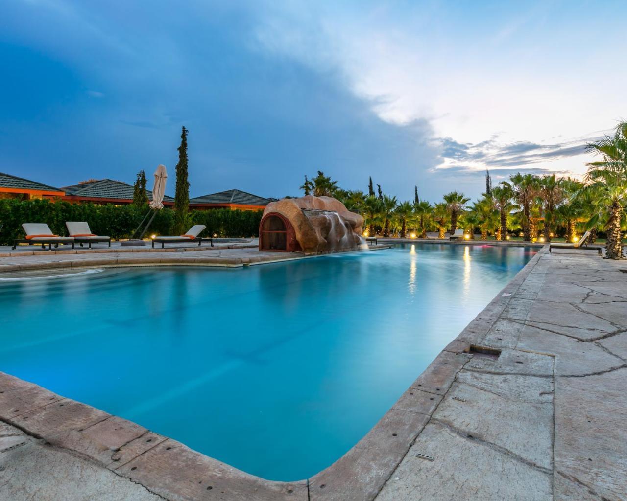 Hotel Cresta Jwaneng Esterno foto