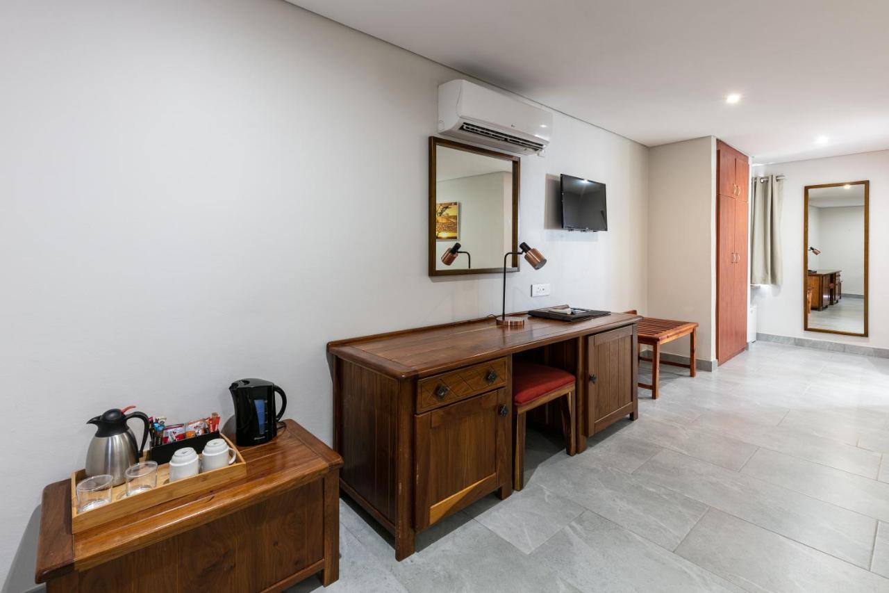 Hotel Cresta Jwaneng Esterno foto