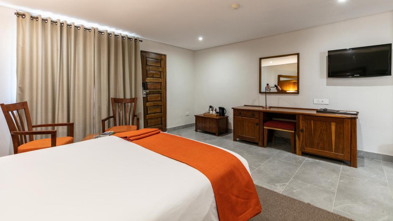 Hotel Cresta Jwaneng Esterno foto