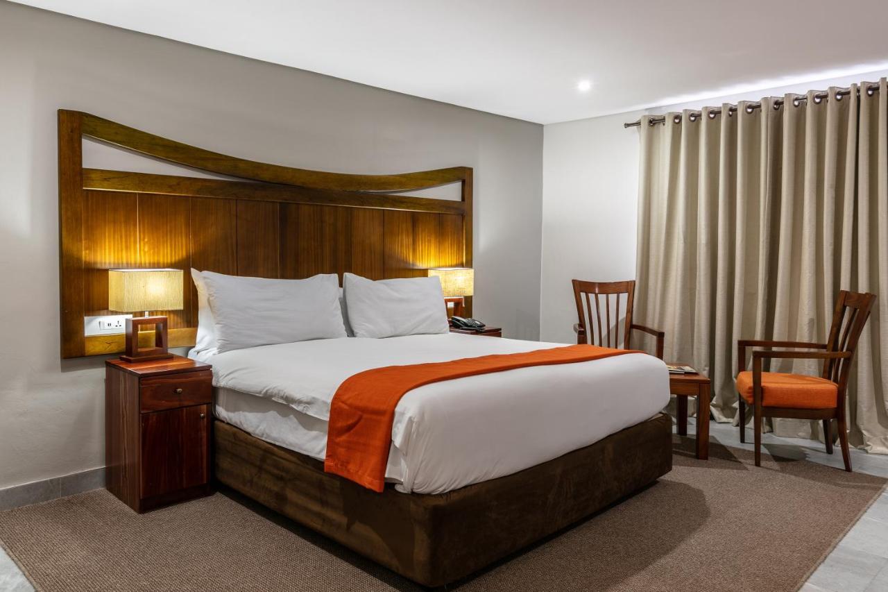 Hotel Cresta Jwaneng Esterno foto