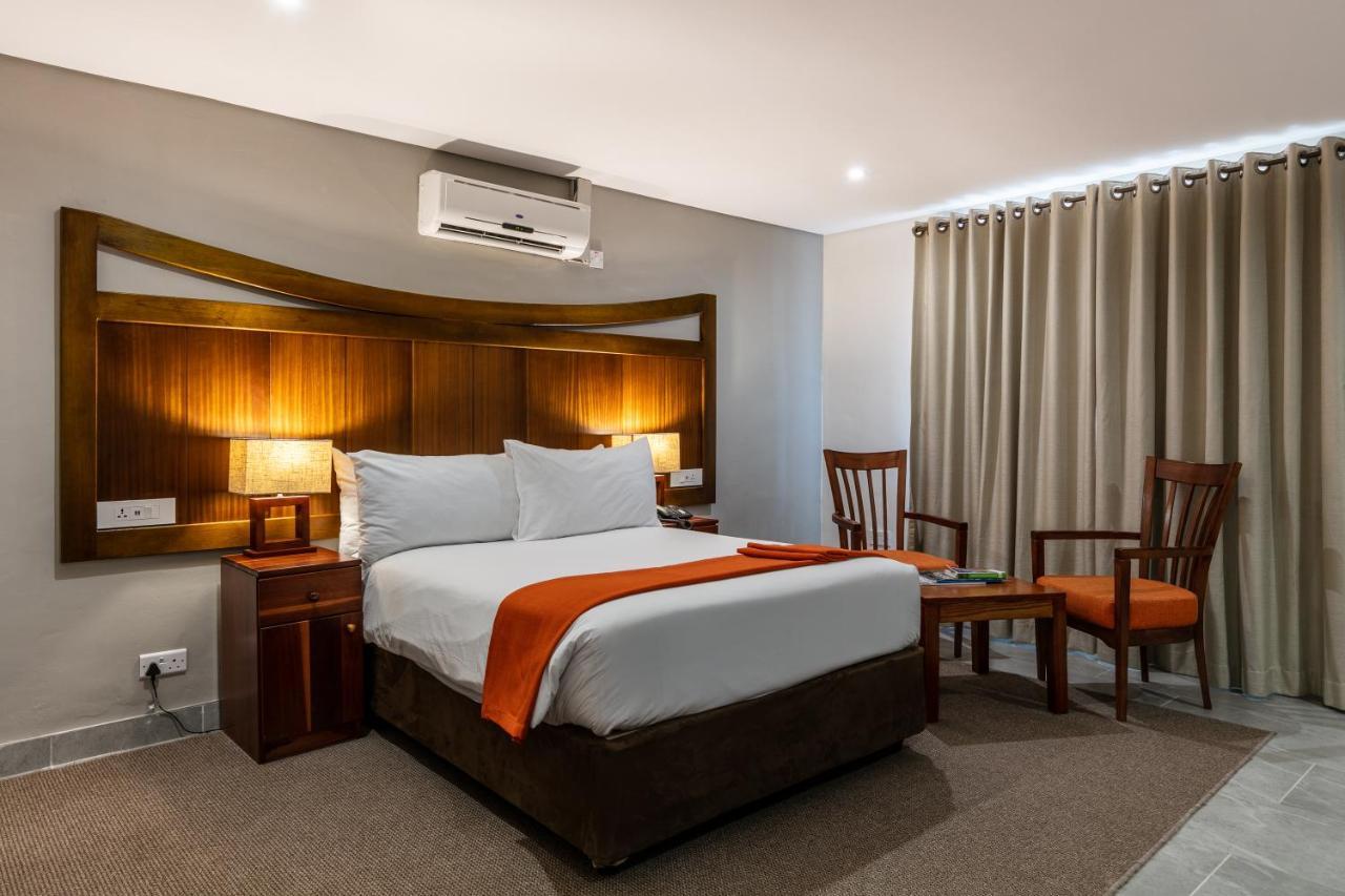 Hotel Cresta Jwaneng Esterno foto